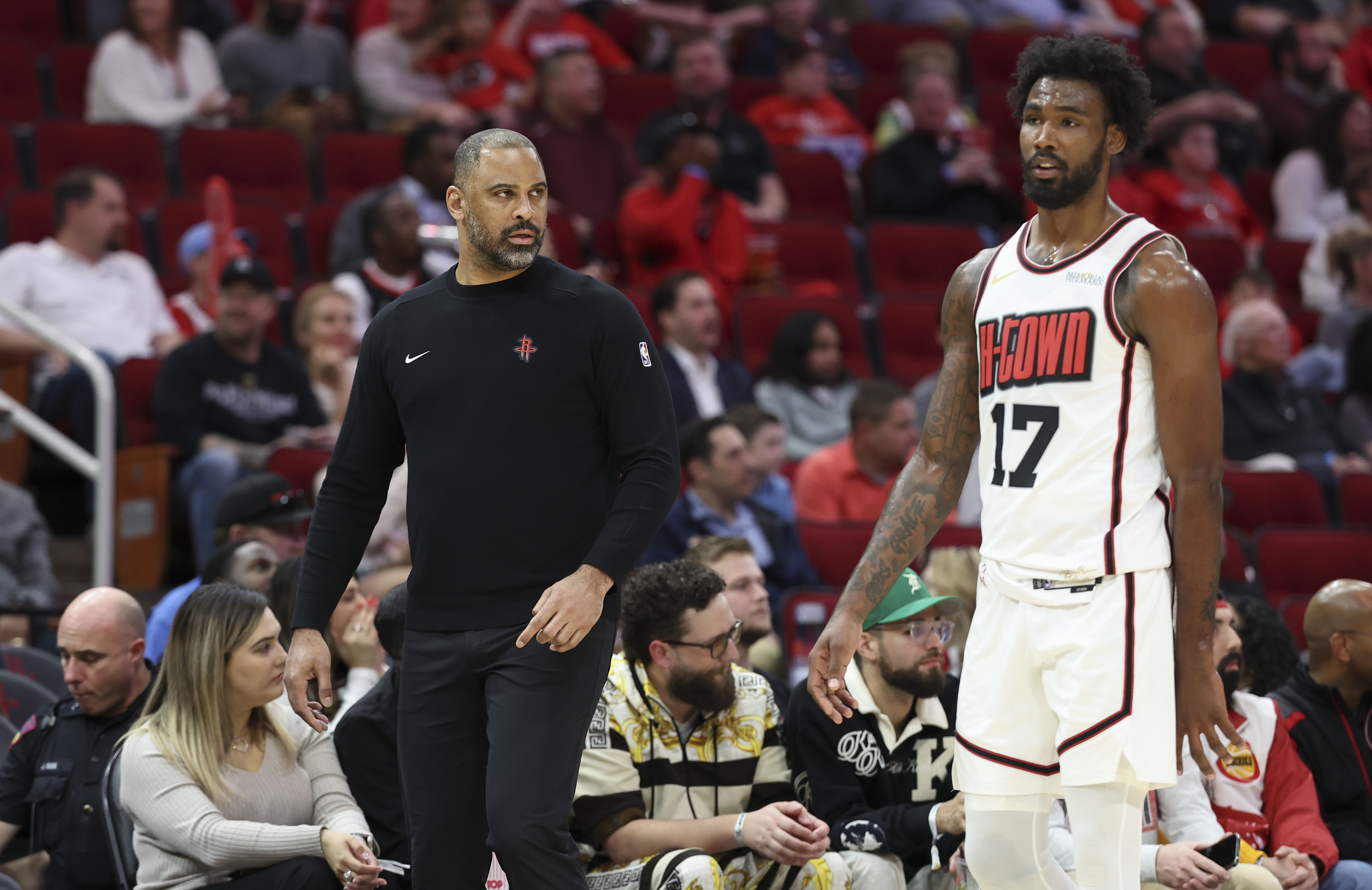 世界杯直播客户端更新-乌度卡谈4防守人怪阵：这确实改变了比赛 希望用换防打出强硬表现