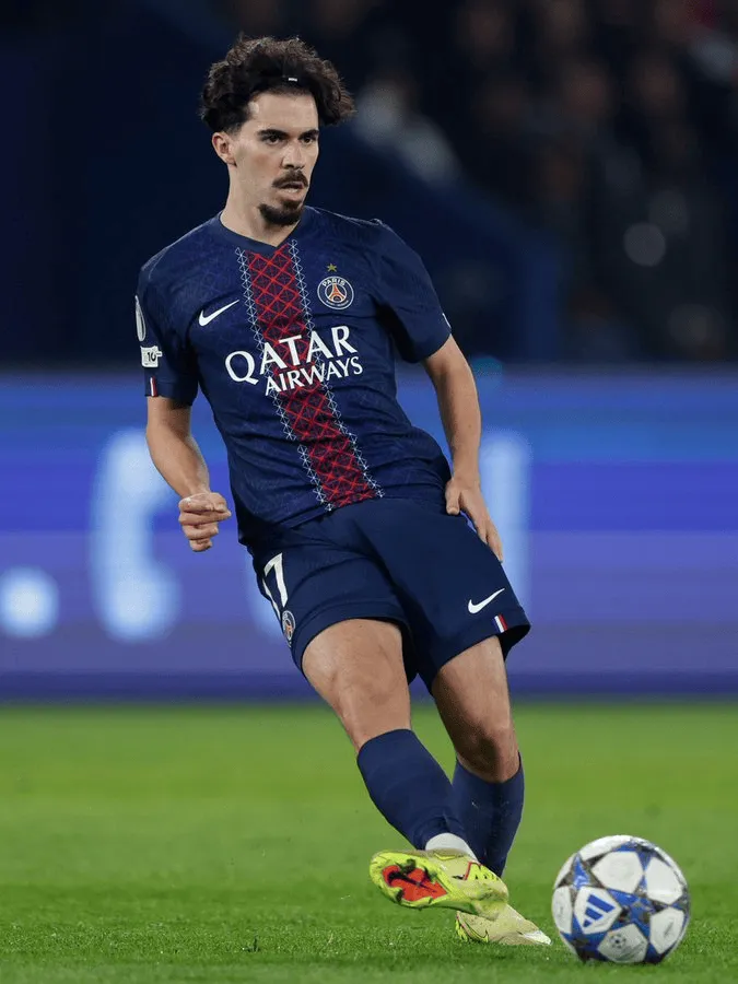 世界杯直播客户端更新-中场枢纽！维蒂尼亚是本赛季欧冠传球、触球最多的球员